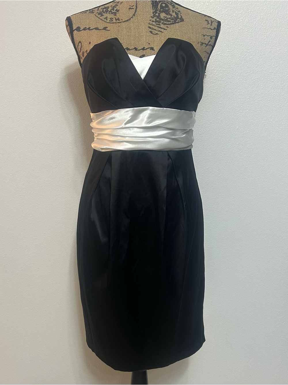 NWT Maurices studio y Black Strapless Silky Dress